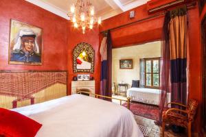 מיטה או מיטות בחדר ב-Riad El Arsat & Spa
