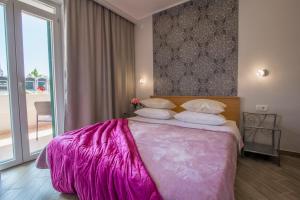 Ένα ή περισσότερα κρεβάτια σε δωμάτιο στο Apartments Smokva +60 φωτογραφίες