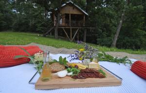 Nápoje v ubytovaní Treehouse Resnice -Mrežnica