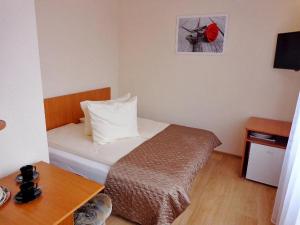 Ein Bett oder Betten in einem Zimmer der Unterkunft Błękit