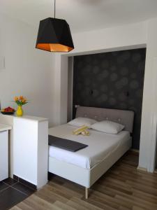 Tempat tidur dalam kamar di Apartments Tonći
