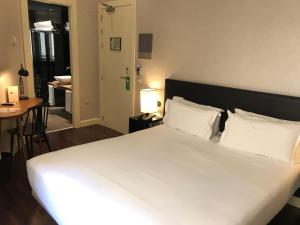 
Cama ou camas em um quarto em Hotel Sardinero Madrid
