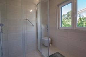 Kúpeľňa v ubytovaní Apartments Smokva + 37 fotografií