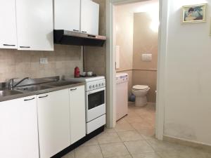 A kitchen or kitchenette at Casa Vacanza Zia Dani Még 10 kép