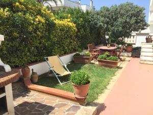 A garden outside Casa Vacanza Zia Dani
