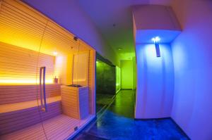 A bathroom at Cataleya Resort & Spa