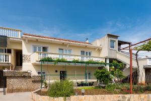 a villa with a garden in front of it at Apartments G&M in Vodice
