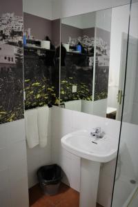 Et badeværelse på Hostal Arco Plaza
