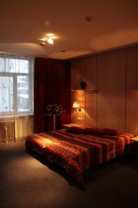 Voodi või voodid majutusasutuse Cafe Hotel Rudzons toas