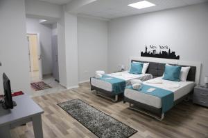 Postel nebo postele na pokoji v ubytování Hotel New York