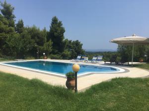 Piscina di Villa Sourouko o nelle vicinanze