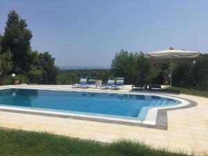 Piscina di Villa Sourouko o nelle vicinanze