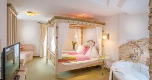 Łóżko lub łóżka w pokoju w obiekcie Hubengut Bed and Breakfast
