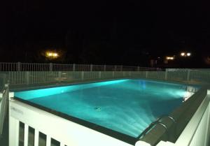 Bazén v ubytování Hotel Villa Des Anges nebo v jeho okolí