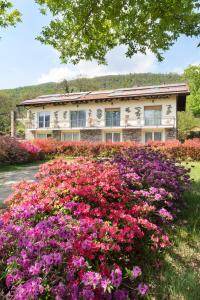 a garden of flowers in front of a building at Agriturismo Al Motto in Cambiasca