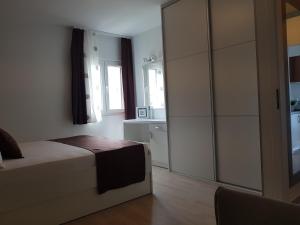 Posteľ alebo postele v izbe v ubytovaní Apartments Petričević