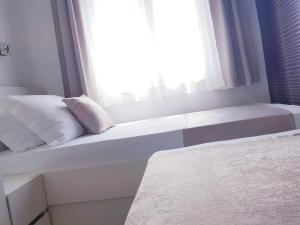 Posteľ alebo postele v izbe v ubytovaní Apartments Petričević