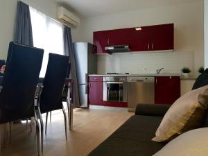 Kuchyňa alebo kuchynka v ubytovaní Apartments Petričević