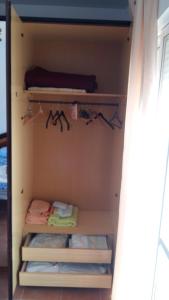 Palanda nebo palandy na pokoji v ubytování Ático en Rincón de la Victoria en la Costa del Sol