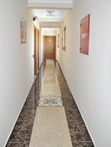 a hallway with a tile floor and a door at İskele Otel in Tasucu