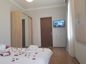 Giường trong phòng chung tại White House in Kakheti Eniseli