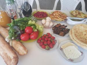 Đồ ăn tại/gần quán trọ
