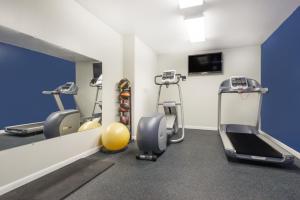 The fitness centre and/or fitness facilities at Days Inn by Wyndham Worland