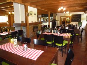 Reštaurácia alebo iné gastronomické zariadenie v ubytovaní Drevenica u Maťa, Terchová