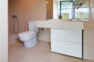 Łazienka w obiekcie Salobre Villas Deluxe