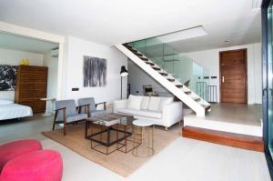 Część wypoczynkowa w obiekcie Salobre Villas Deluxe