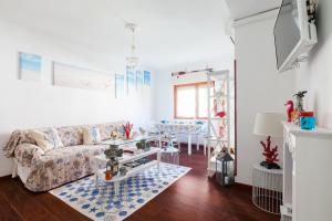 Μια τηλεόραση ή/και κέντρο ψυχαγωγίας στο Titty Beach House