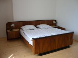 מיטה או מיטות בחדר ב-Zámek Dobrohoř