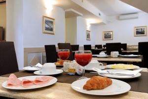 Opciones de desayuno disponibles en Dipendenza Hotel Bellavista