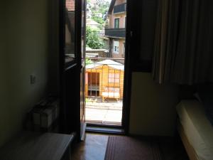 Hostel Trajan的阳台或露台