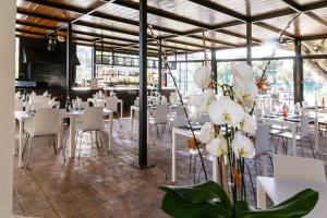 Reštaurácia alebo iné gastronomické zariadenie v ubytovaní Bonito apartamento en Nueva Andalucia