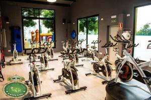 Posilňovňa alebo fitness centrum v ubytovaní Bonito apartamento en Nueva Andalucia