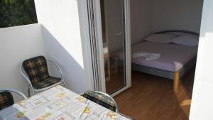 Postel nebo postele na pokoji v ubytování Apartmani Šipić , Bilo - Primošten