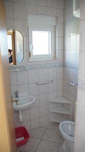 Koupelna v ubytování Apartmani Šipić , Bilo - Primošten
