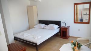 Postel nebo postele na pokoji v ubytování Apartmani Šipić , Bilo - Primošten