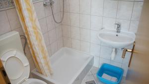 Koupelna v ubytování Apartmani Šipić , Bilo - Primošten
