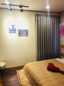 a bedroom with a bed with a red pillow on it at Guiju Lin Garden Homestay in Nanzhuang