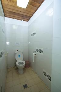 Bilik mandi di Schweizer Hotel +22 gambar