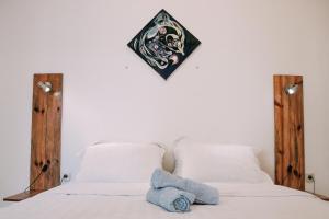 Uma cama ou camas num quarto em Pojok Pas