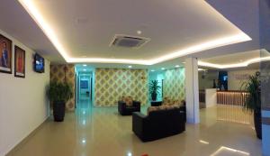Lobby o reception area sa Shobi Hotel Johor Bahru Near CIQ JB