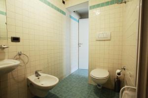 A bathroom at Apartment Lake Maggiore - ITALIA