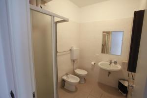 A bathroom at Apartment Lake Maggiore - ITALIA