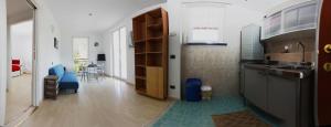 A kitchen or kitchenette at Apartment Lake Maggiore - ITALIA