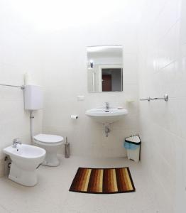A bathroom at Apartment Lake Maggiore - ITALIA