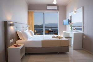 a bedroom with a bed and a window with a view at Adriatica Hotel in Nikiana