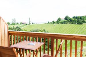 Un balcón o terraza de Weingut Dreisiebner Stammhaus
